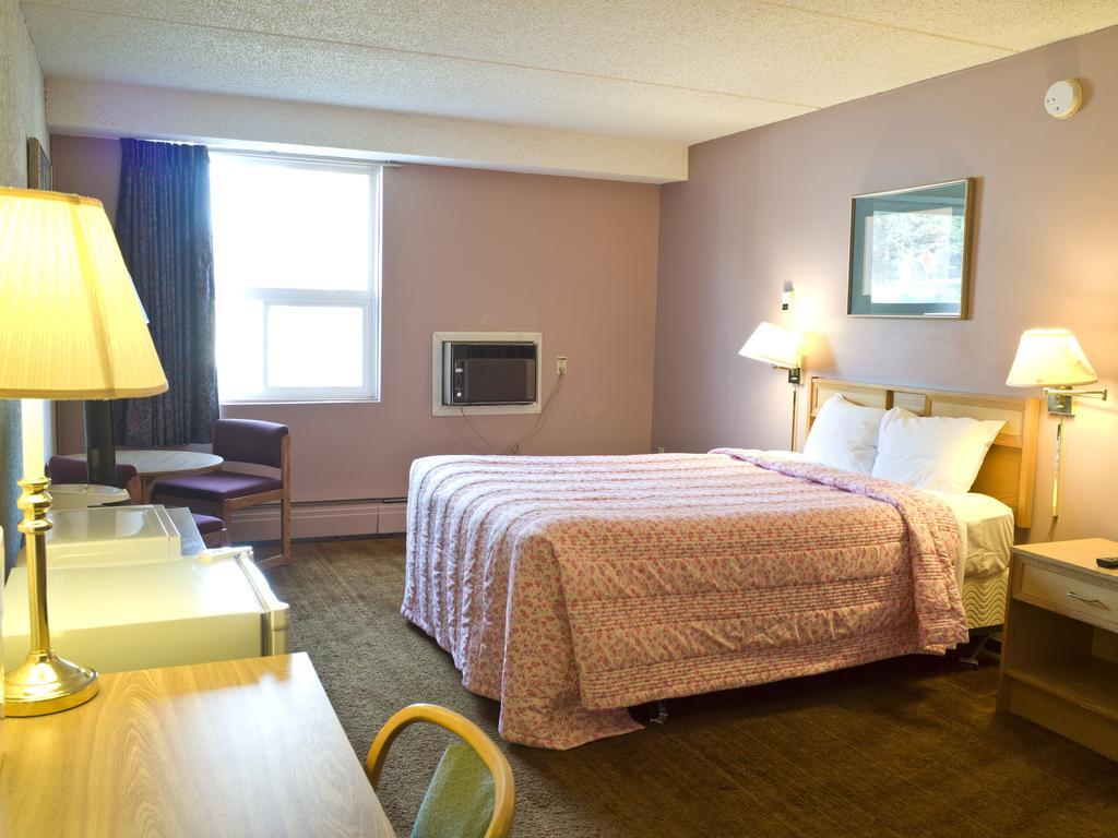 Blue Bird Hotel Melfort Room photo